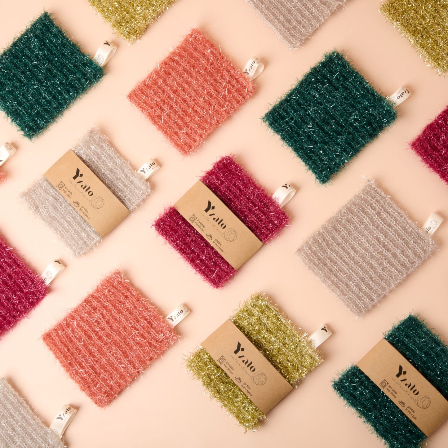 Patchwork éponges lavables grattantes colorées alignées
